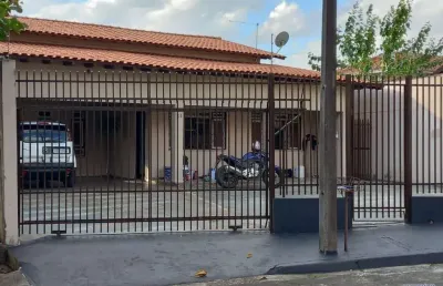 Casa com 3 quartos à venda na rua finlândia, jardim vilas boas, londrina por r$ 650.000