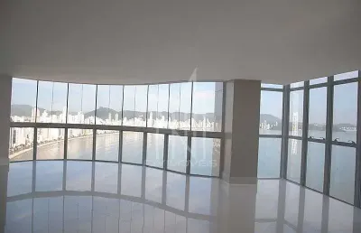 Cobertura duplex frente mar no edifício ibiza towers