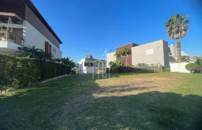 Terreno a venda no condomínio horizontal praia brava