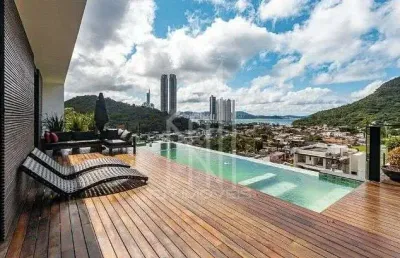 Casa de alto padrão no condominío bella vista em balneário camboriú