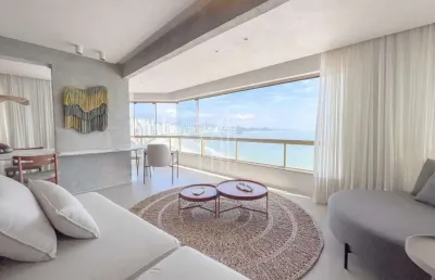 Apartamento frente mar decorado no edifício praia do sol
