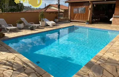 Linda e confortável casa de esquina com piscina 3 quartos