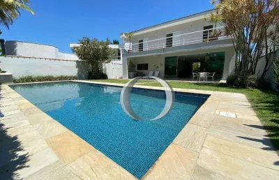 Casa recem reformada com 4 quartos sendo 2 suítes piscina e churrasqueira, na praia do pernambuco