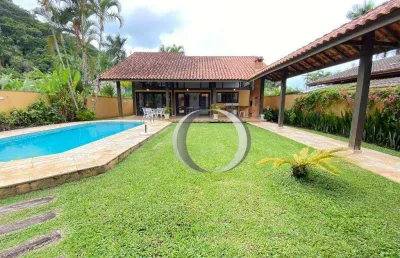 Casa térrea em condomínio fechado com 4 quartos sendo 1 suíte, localiazado na paraia do pernambuco