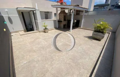 Cobertura pnthouse com 2 quartos sendo 1 suíte, churrasqueira privativa e solarium, localizada na praia da enseada