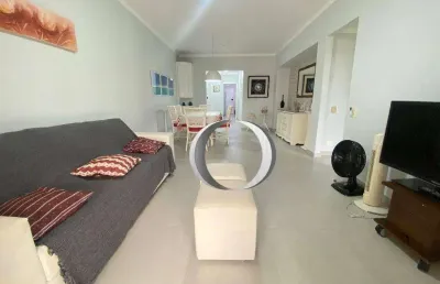 Apartamento com 3 quartos, sendo 1 suíte na praia da eseada, guarujá