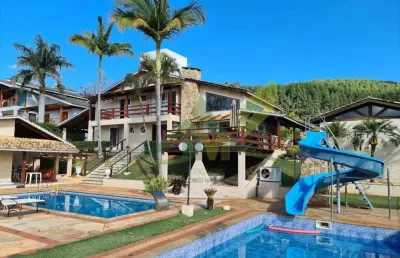 Linda casa à venda em condomínio beira represa piracaia