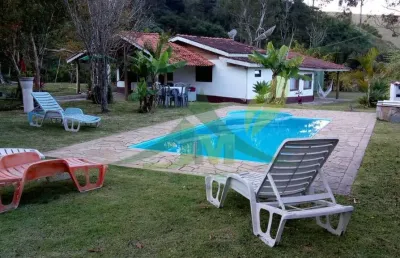 Linda chácara em piracaia: 1600m², piscina, lago, poço, e mais!