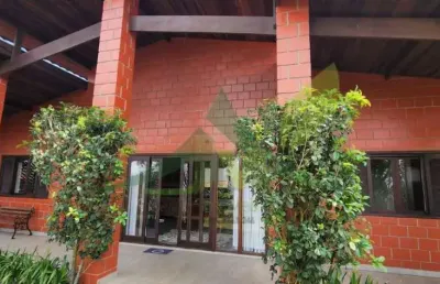 Casa térrea com vista deslumbrante no condomínio rancho querência – piracai