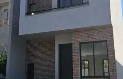 Sobrado com 2 quartos, 120m², à venda em curitiba, santa cândida