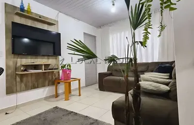 Casa térrea com quintal amplo no condomínio residencial aroeira i – santa cândida, curitiba