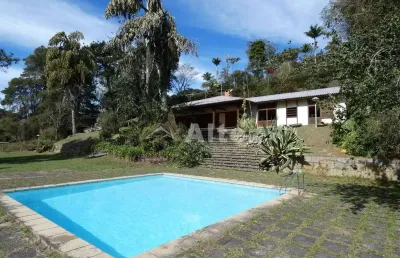 Chácara c/ 10.000 m2 e casa de 5 quartos (1 suíte), piscina e lazer, teresópolis, rj