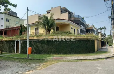 Casa 4 quartos, jardim, frente ao pq. chico mendes, recreio, rj