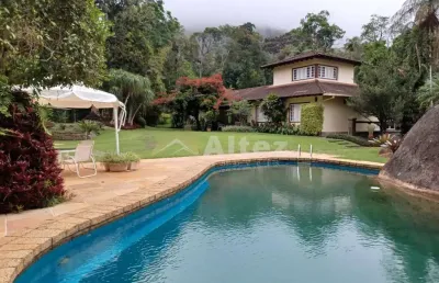 Chácara com 12.000 m2, casa 4 quartos, jardim, piscina, área gourmet, quebra frascos, teresopolis