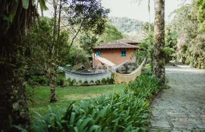 Sítio com cachoeira e piscina natural, 6 suítes, albuquerque, teresópolis, rj