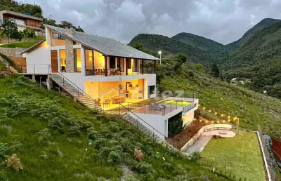 Casa 4 suítes, piscina, área gourmet e condomínio com lazer, vargem grande, teresópolis