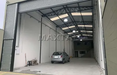 Galpão com 200m² de área livre na região da casa verde, altura de 6 metros, com 3 vagas.