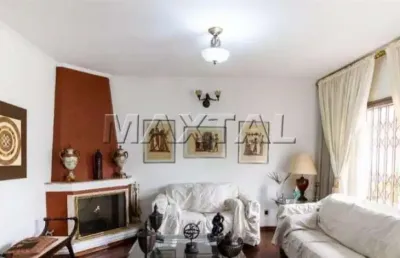 Casa térrea no parque novo mundo. com 5 suítes, 4 vagas de garagem, lareira e edícula.