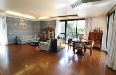 Apartamento para alugar, 260m², 3 dormitórios, 3 suítes, 1 sala com 2 ambientes e 3 vagas.