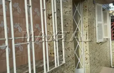 Casa de 100m² em vila, para locação, com 2 dormitórios, sala e quintal, localizada em santana.