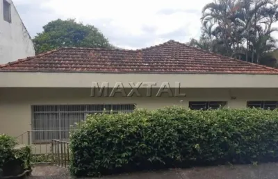 Casa térrea no horto com 540m², com 4 dormitórios, 1 sala, 2 banheiros e 3 vagas.