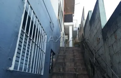 Casa assobradada  para locação  com 1 dormitório, cozinha,  sem vaga de garagem.
