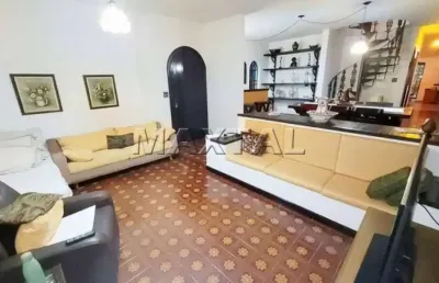 Sobrado de 217m², 3 suítes, 1 banheiro social, 2 vagas de garagem na casa verde.