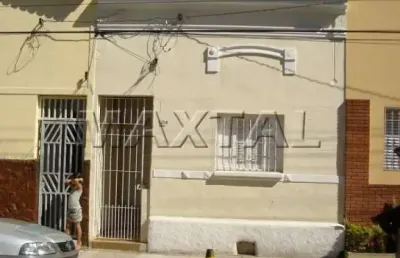 Casa térrea com 100 m², próxima a estação tiradentes, com 1 dormitório, sala, cozinha e sem vaga .