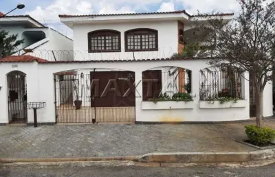 Casa à venda com 420m²,  3 quartos, 6 banheiros e 8 vagas na região do barro branco.