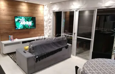 Apartamento seminovo  e mobiliado, com 3 dormitórios, 2 suítes, 2 vagas fixas individuais e lazer.