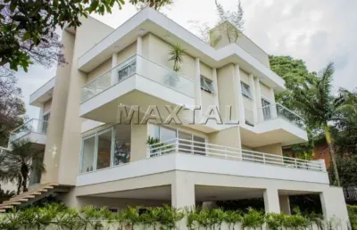 Sobrado em condomínio fechado 506m²,  4 suítes, 8 banheiros, 8 vagas na vila arnoni.