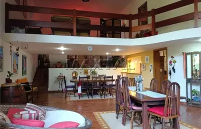Casa na região do horto florestal  com 750m², com 2 dormitórios, 2 suítes, 4 banheiros e 5 vagas.