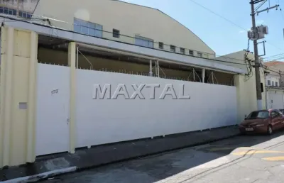 Galpão comercial na região da zona norte com 884m², com 6 banheiros e 4 vagas.