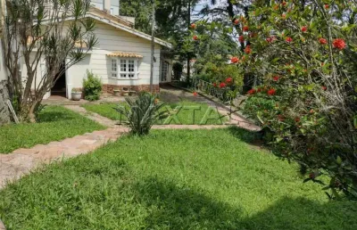 Vende-se chácara com 650m² , no vila irmãos arnoni, com piscina, churrasqueira e garagem.