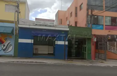 Prédio comercial com 2 lojas de rua à venda na parada pinto, com 8 salas e 3 banheiros.