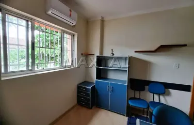Sala comercial totalmente mobiliada, inclusive ar cond. banheiro, sala de visita e cozinha.