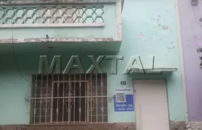 Casa à venda no bairro do bom retiro, com três quartos, um banheiro edependência de empregada.