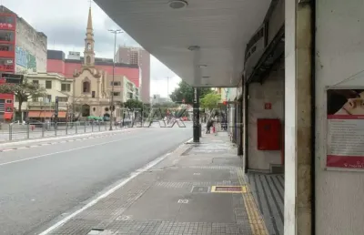 Loja comercial, ao lado do metrô , 300 m² com 04 banheiros, 4 vagas ao lado do metrô