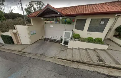Casa com 150m², 03 dormitórios com armários, 01 suíte, cozinha planejada e 02 vagas.