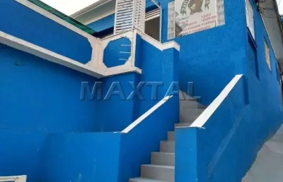 Casa comercial com 196m², sendo dividida em: 1 casa, 1 pizzaria, 1 restaurante e 1 salão.