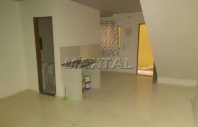 Kitnet para alugar na casa verde, na parte térrea do condomínio, com 20m².