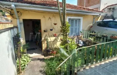 Casa para venda com 3 dormitórios, 3 salas, edicula mais 2 moradias com 10 de frente  boa para renda
