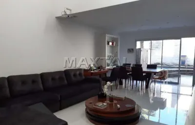 Casa em condominio de 365m². com 4 dormitórios, 2 suítes e 3 vagas de garagem.