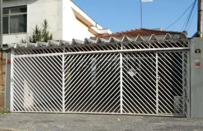 Casa à venda 3 dormitórios sendo 1 suíte, 2 banheiros, quintal churrasqueira e 3 vagas na água fria.
