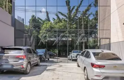 Prédio de 3 pavimentos, estacionamento frontal, mezanino, elevador de 912m² - pinheiros