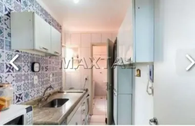 Apartamento de 53m²,  com 2 dormitórios, 1 banheiro, área de serviço com lavanderia e 1 vaga.