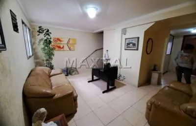 Sala comercial ampla, com separação para recepção e sala principal. possui terraço e banheiro.