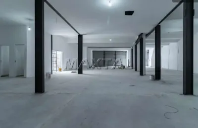Galpão jaçãnã 420m², 2 banheiros, energia trifásico, piso polido e próximo a rodovia fernão dias.