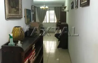 Apartamento na parada inglesa, com dois dormitórios, cozinha, sala, dois banheiros e vaga.