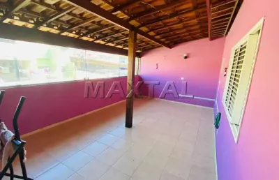 Casa com 4 quartos sendo 1 suite  2 sala vaga pra 4 carro com churrasqueira e fogão a lenha.